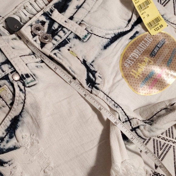 Tilly's HYDRAULIC | Acid Washed Mini Shorts - Picture 6 of 8